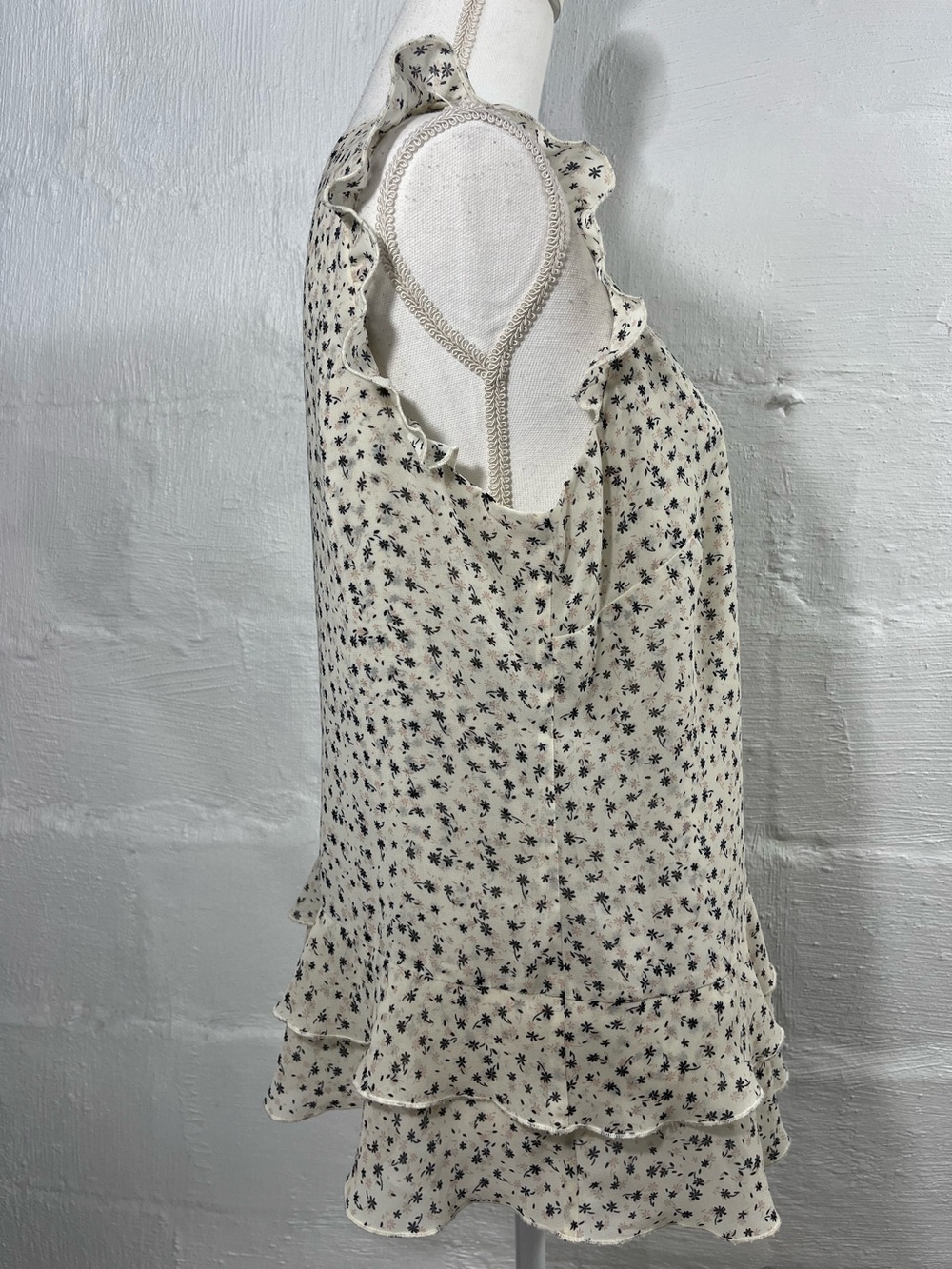 CABI SLEEVELESS RUFFLE TRIM TOP - Picture 9 of 13